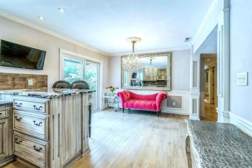 Executive Condo in Buckhead in Lindridge-Martin Manor