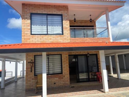 Cabaña familiar con piscina privada (Cabana familiar con piscina privada) in 圖爾博