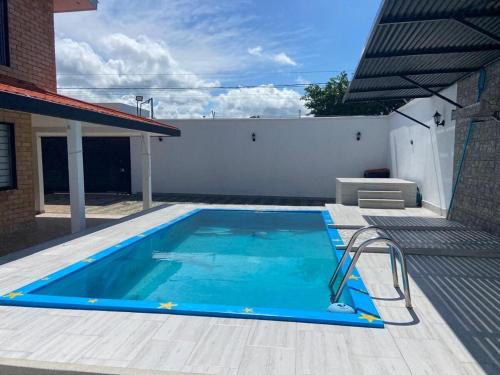 Cabaña familiar con piscina privada (Cabana familiar con piscina privada) in 圖爾博