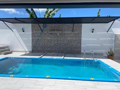 Cabaña familiar con piscina privada (Cabana familiar con piscina privada) in 圖爾博