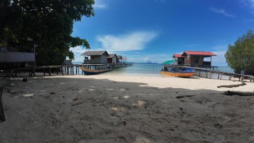 Arborek Homestay & Dive Center - Besir