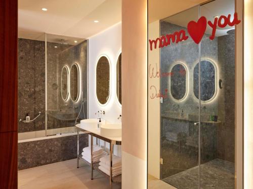 room detail thumbnail 2