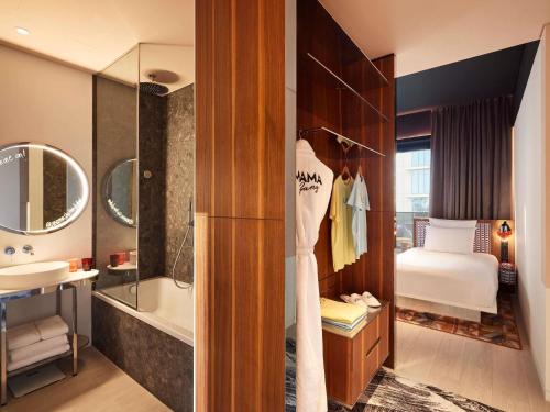 room detail thumbnail 2