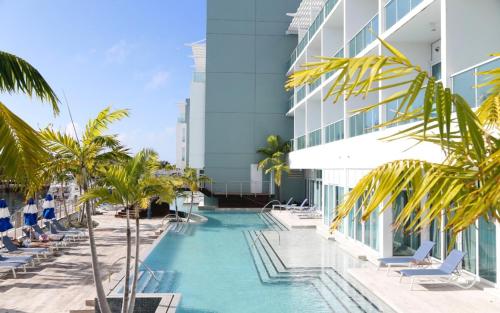 Amamare Waterfront Villa - Pool, Dock & Games in Alice Town