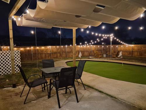 Stylish Newly Remodeled Home with Putting Green in Lewisville (TX)