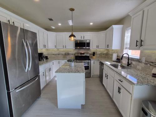 Stylish Newly Remodeled Home with Putting Green in Lewisville (TX)