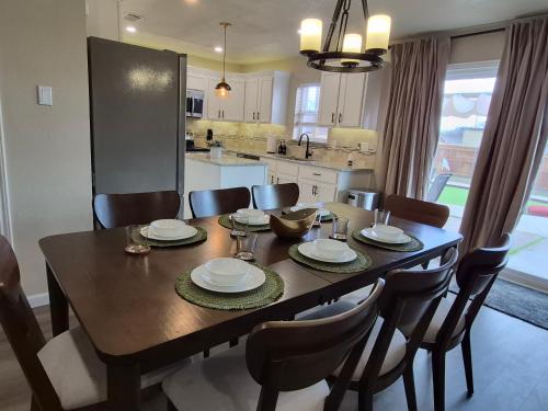 Stylish Newly Remodeled Home with Putting Green in Lewisville (TX)