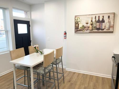 Comfy Cozy 2BD-2BA apt in Federal Hill in Federal Hill