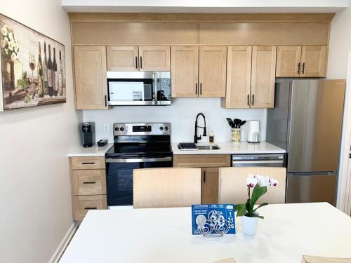 Konyha, Comfy Cozy 2BD-2BA apt in Federal Hill in Federal Hill