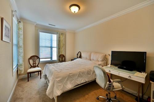 Chic & Bright Cary Home Prime Location, Sleeps Well – khách sạn tại Carpenter