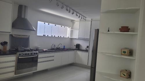 Suites em casa de luxo no guaruja in Jardim Acapulco
