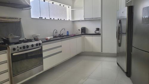 Suites em casa de luxo no guaruja in Jardim Acapulco