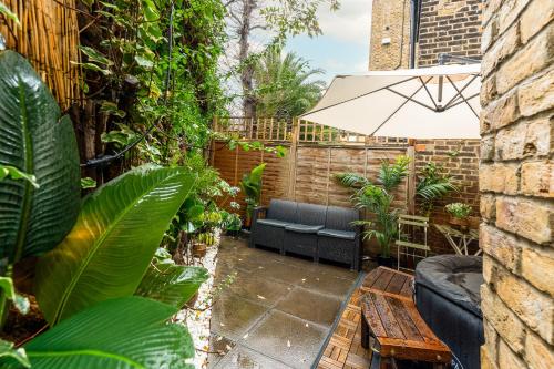 Agar Villa Two Bedroom Home with Garden & Hot Tub