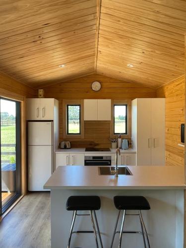 Country Cottage On City Doorstep in Little River