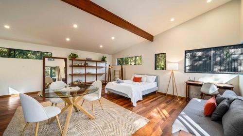 Beautiful high-set studio close to beach in Ocean Shores