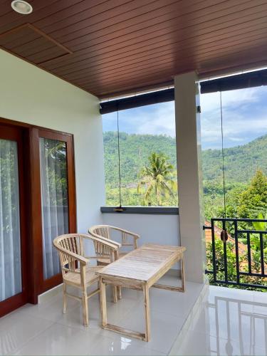 D'Kusuma House Sidemen in Sidemen