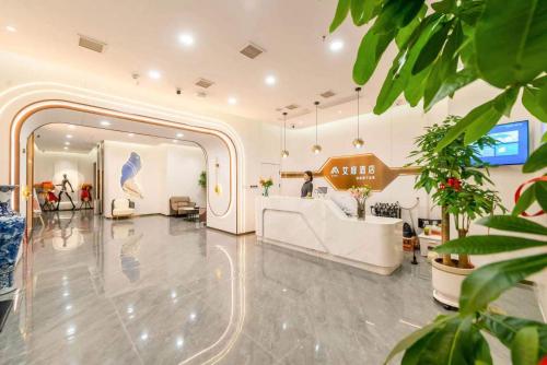 加雅酒店西京医院长乐公园地铁站店 in สวนซิง ฉิง กง