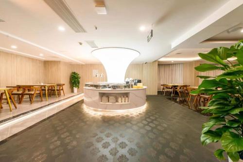 加雅酒店西京医院长乐公园地铁站店 in สวนซิง ฉิง กง