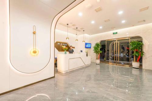 加雅酒店西京医院长乐公园地铁站店 in สวนซิง ฉิง กง