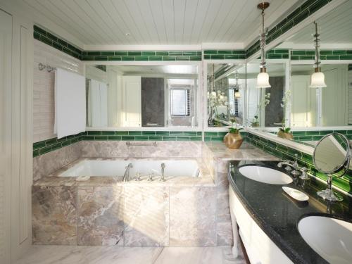 room detail thumbnail 2