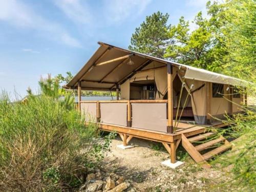 Lodge sur pilotis avec terrasse pour 5 personnes - API-1-52-1504
