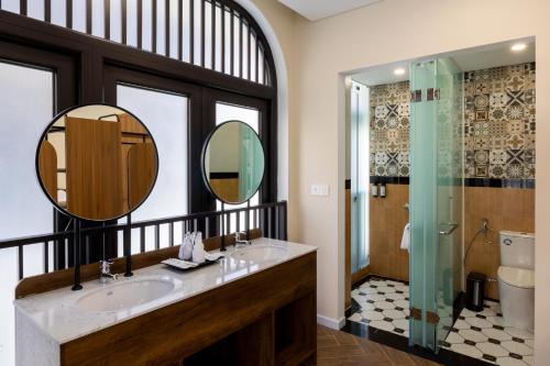 room detail thumbnail 2