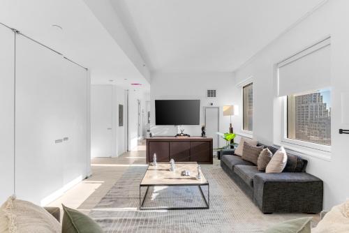 Lavish Two-Story Retreat in the Heart of Manhattan, New York