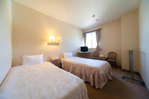 Shirakabako Hotel Paipuno Kemuri Located in Nagawa, Shirakabako Hotel Paipuno Kemuri is a perfect starting point from which to explore Nagano. Both business travelers and tourists can enjoy the propertys facilities and services. Ser