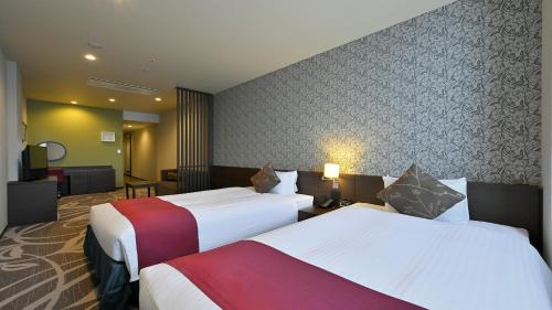 3 twin beds