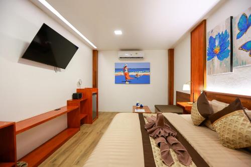 room detail thumbnail 1