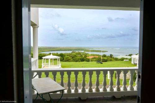 Terraza/balcón, Castles in Paradise - by ZenBreak in Vieux Fort