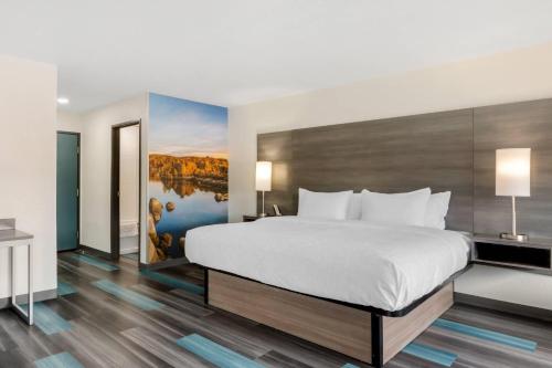 Super 8 by Wyndham Prescott Valley - image 2