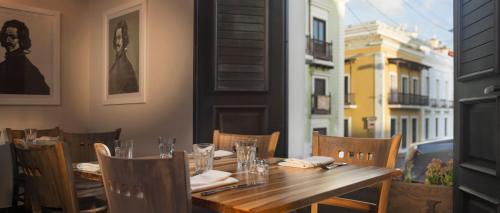 Decanter Hotel - image 5