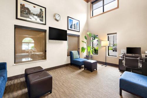Comfort Inn Van Wert - image 9
