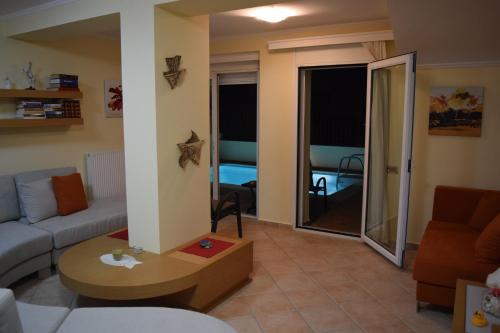 Private pool & Panorama View on Athens center Hill - image 11