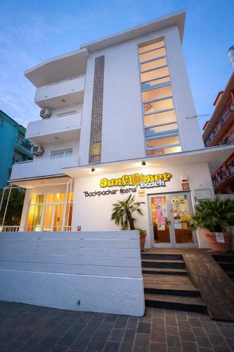 ทัศนียภาพภายนอกโรงแรม, Sunflower Beach Backpacker Hostels & Bar-NEW in ริมินี