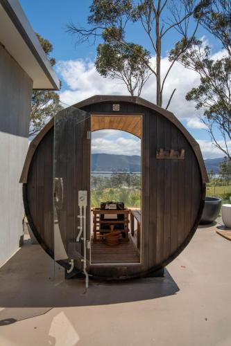 Viesnīcas āriene, Bruny Island luxe retreat - Sauna, outdoor bath, sunsets and breathtaking ocean views! in North Bruny