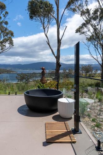 Duša, Bruny Island luxe retreat - Sauna, outdoor bath, sunsets and breathtaking ocean views! in North Bruny