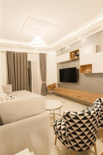 Mdrn Sea View Flat 5 mins Jiyeh & Damour Resorts in Jiyeh