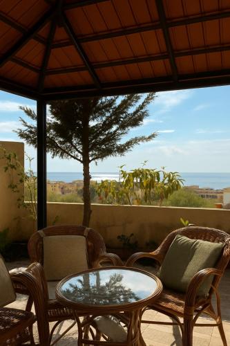 Mdrn Sea View Flat 5 mins Jiyeh & Damour Resorts in Jiyeh