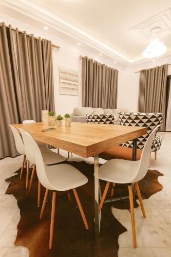 Mdrn Sea View Flat 5 mins Jiyeh & Damour Resorts in Jiyeh