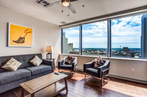 22nd FL Bold CozySuites with pool, gym in Dallas, Vereinigte Staaten von Amerika