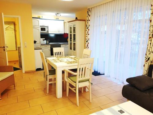 Villa Seefisch, Wohnung 1 mit Terrasse in Göhren, Deutschland