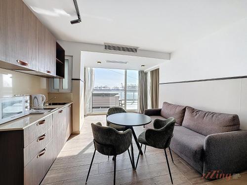 badtunna, South 32 Hotel by Zzzing in Birzebbuga