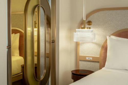 Postcard Inn On The Beach - image 2