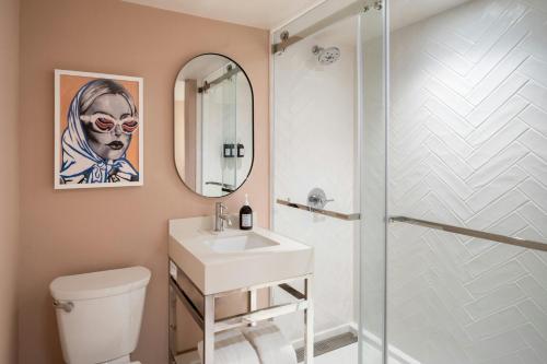 Postcard Inn On The Beach - image 11