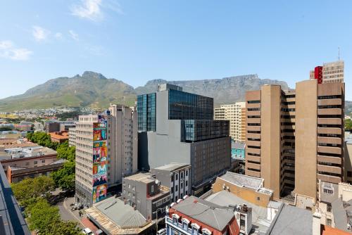 Luxury Penthouse with Mountain Views - image 4