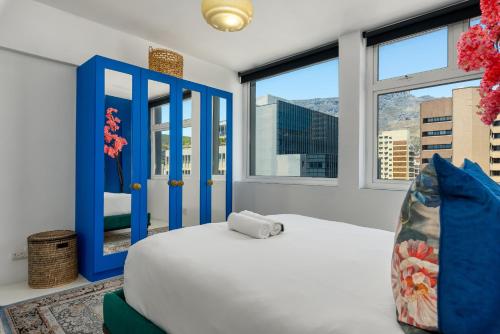Luxury Penthouse with Mountain Views - image 9