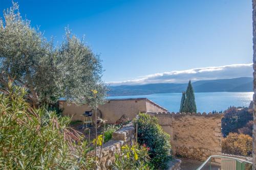 Kilátás, La Parenthèse du Lac - Vue sur le Lac Saint-Croix (La Parenthese du Lac - Vue sur le Lac Saint-Croix) in Sainte-Croix-du-Verdon