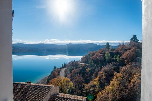 Kilátás, La Parenthèse du Lac - Vue sur le Lac Saint-Croix (La Parenthese du Lac - Vue sur le Lac Saint-Croix) in Sainte-Croix-du-Verdon